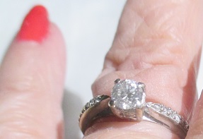 M546M 0,44 ct Diamond ring with side stonesTakst-Valuation N.Kr. N.Kr.8500
